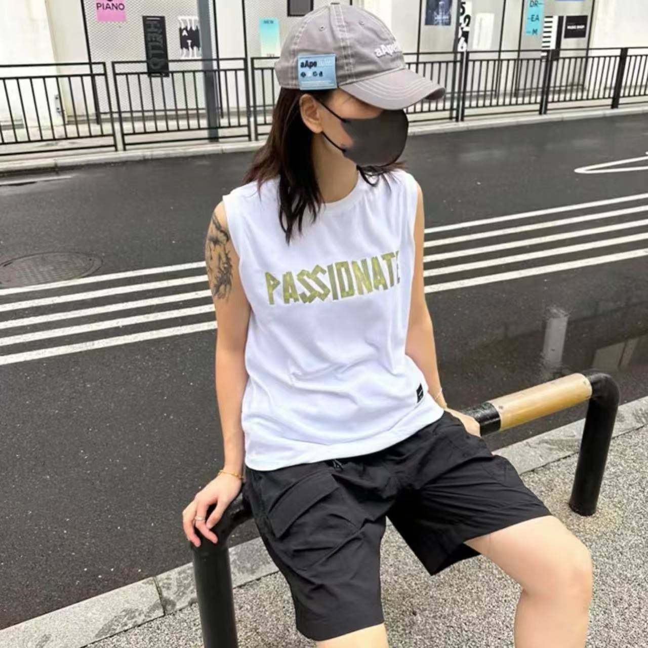 小袖口设计防走光时尚印花背心