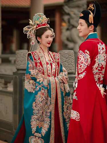 出租宋制婚服新郎新娘汉服结婚凤冠霞披中式婚礼婚服婚纱照拍摄