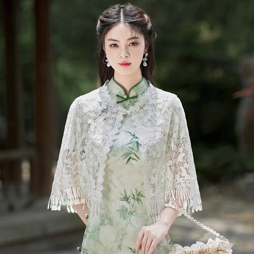 白色蕾丝流苏配旗袍披肩外搭云肩