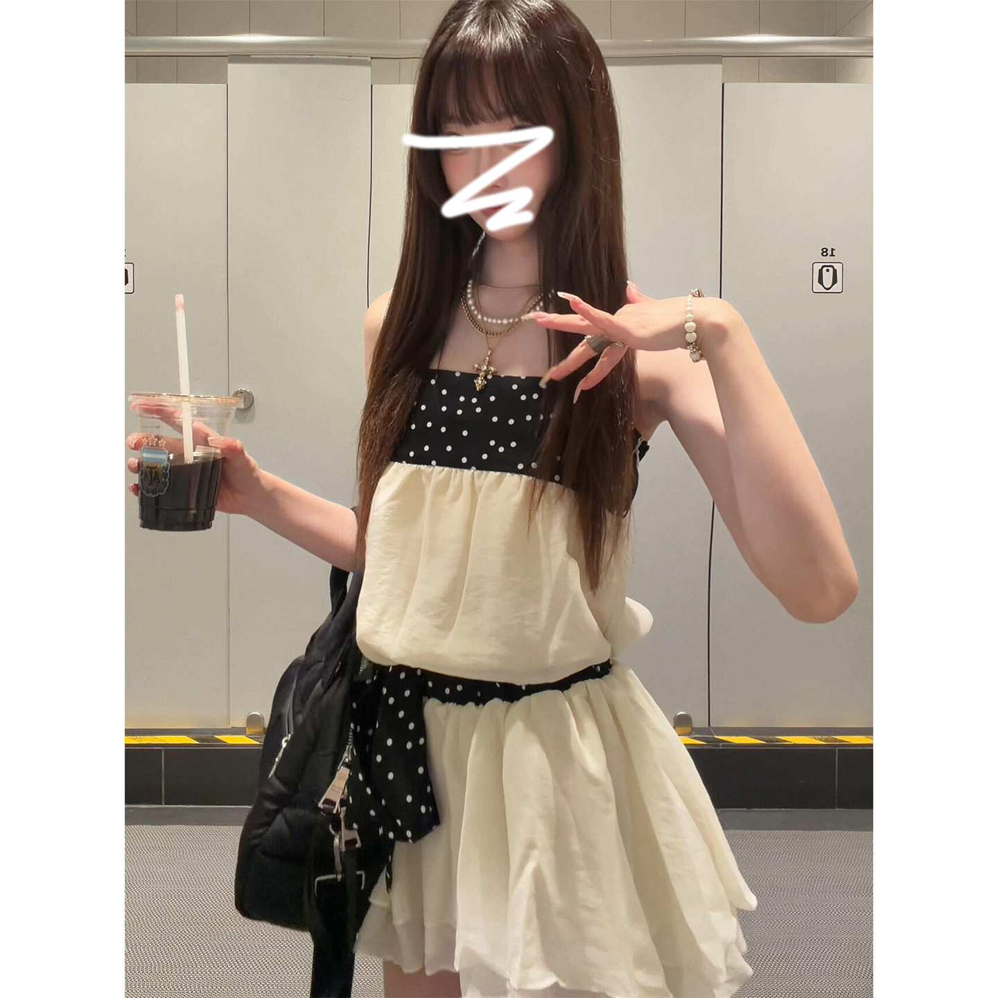 法式千金风波点吊带连衣裙女夏季2026新款设计感绝美收腰显瘦短裙