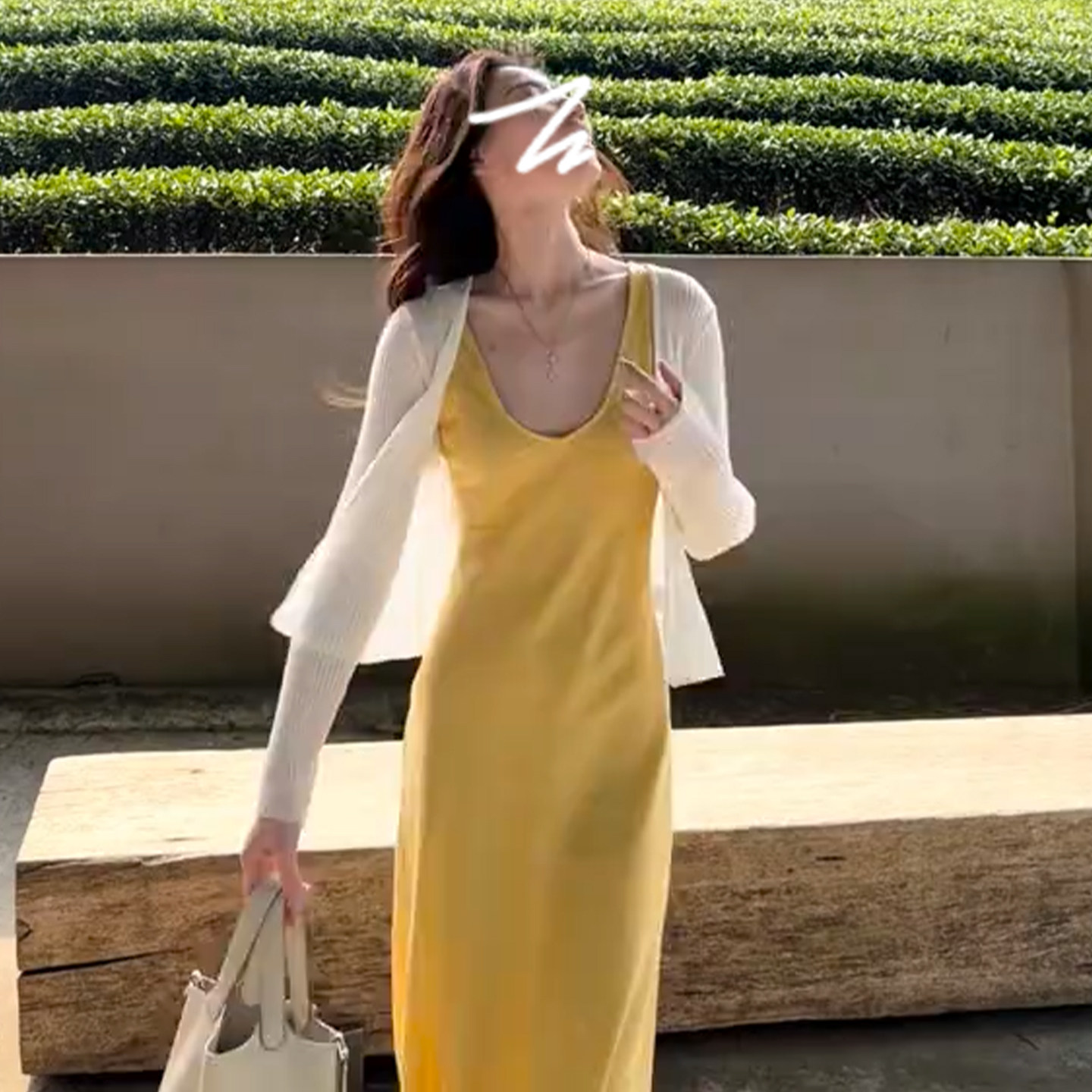 黄色吊带背心连衣裙子女夏季2026新款巨好看出片穿搭漂亮套装长裙