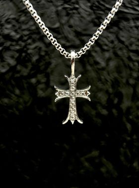 十字花项链男高级感小众嘻哈轻奢十字架吊坠项链长款毛衣链女颈链