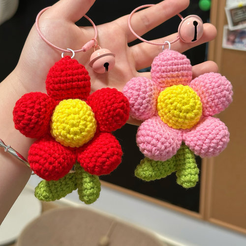 手工diy钩织红花花朵钥匙扣挂件钩针编织毛线材料包送朋友礼成品