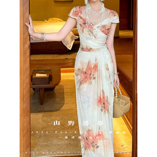 山野逸梦2026春夏新品 印花连衣裙女夏气质长裙收腰显瘦 栀夏