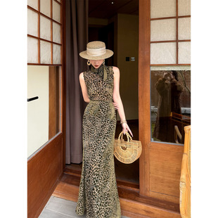 山野逸梦2026年春夏新品 连衣裙女修身 性感港风套装 复古豹纹无袖