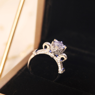 一克拉群镶奢华仿真钻戒男士求婚闭口钻石戒指结婚仪式用的道具