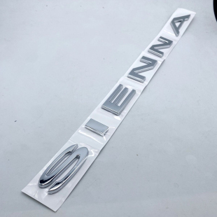 适用2021 2023年塞纳赛那SIENNA后尾箱英文字母车贴标后标尾标贴