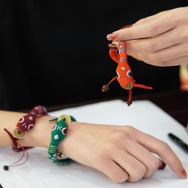 庆阳兰芳香包金缠缠蛇年新品纯手工绣制手链手环