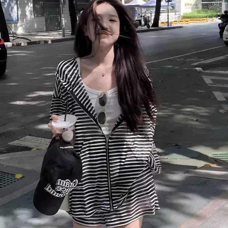 胖mm大码300斤休闲条纹连帽防晒衣女夏季薄款显瘦长袖短裤两件套2
