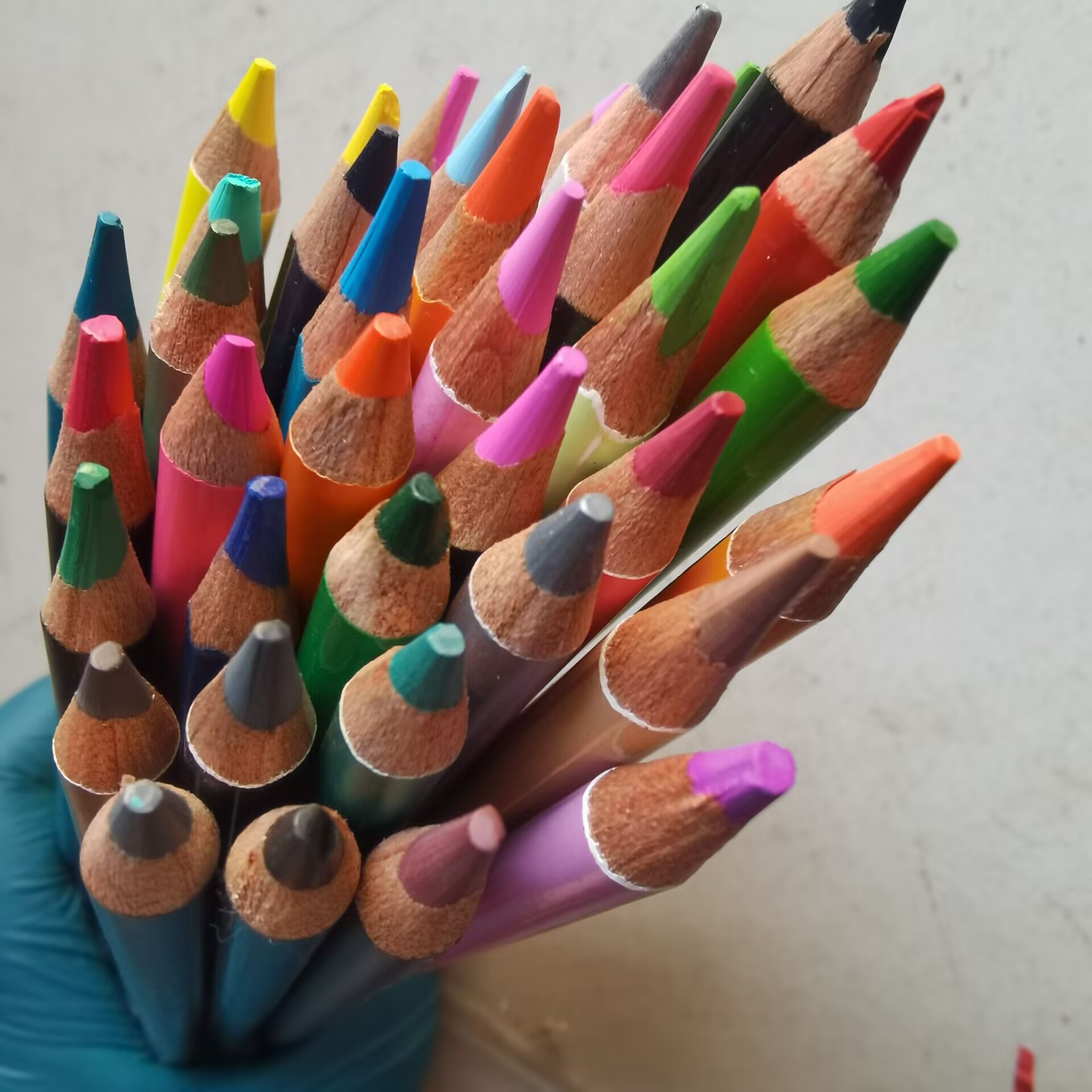 处理外贸订单尾货彩铅