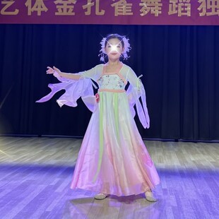 胭脂妆儿童汉服春三月桃花笑演出服古典采花姑娘民族小酒馆采花仙