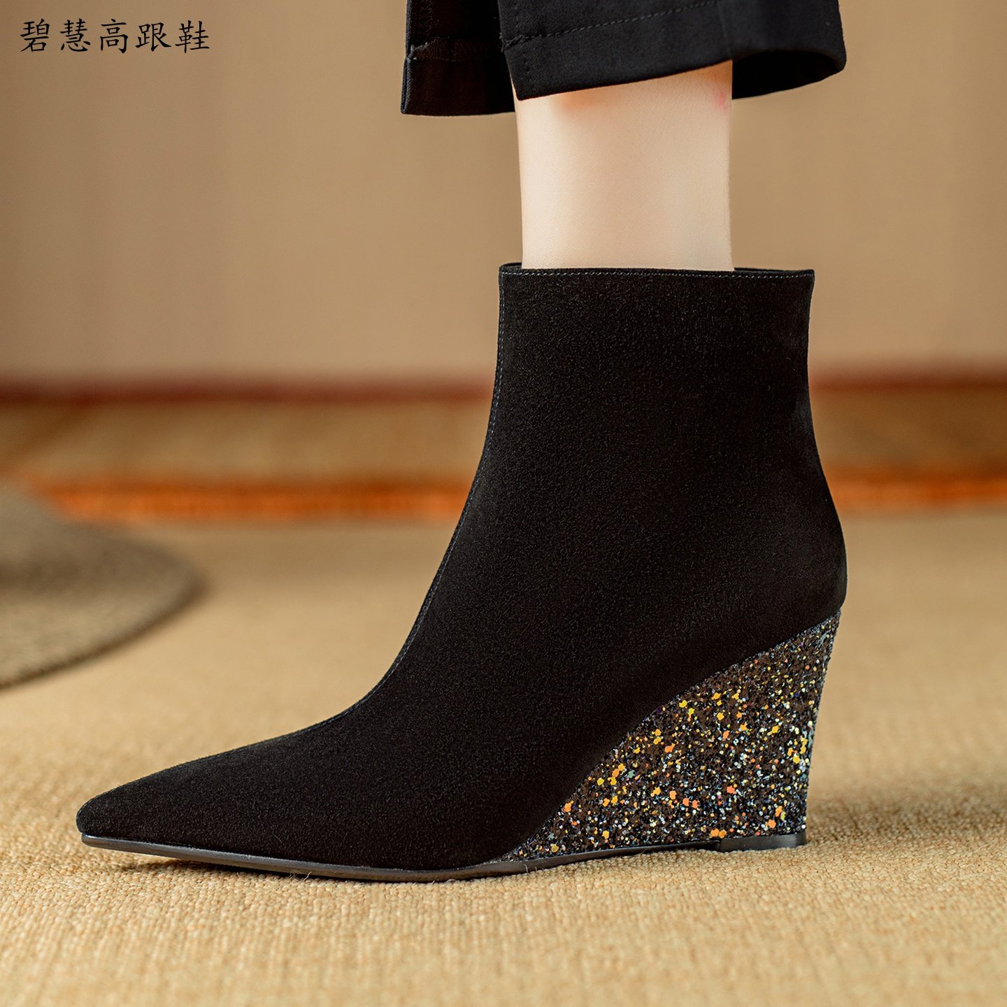 7.5CM坡跟尖头高跟短靴真皮女靴