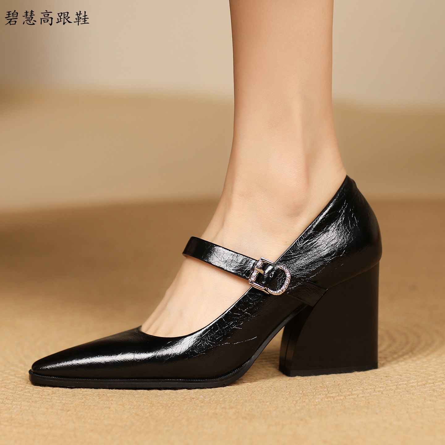 玛丽珍8CM粗跟一字带尖头高跟鞋