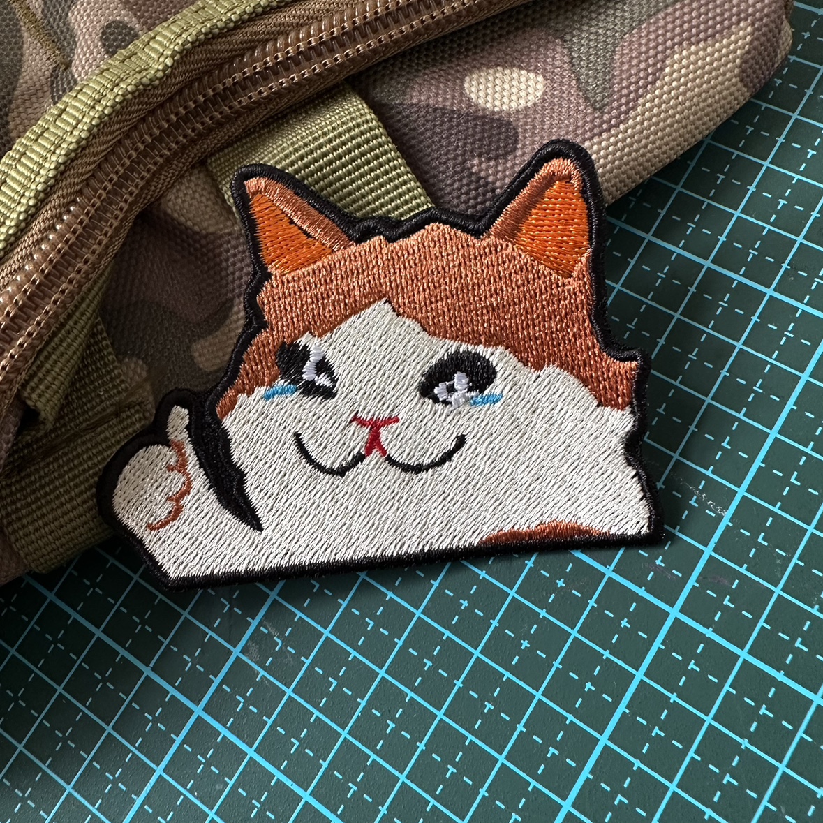 包邮鼓励点赞猫士气章刺绣创意徽章含泪竖大拇指魔术贴章冲锋衣贴