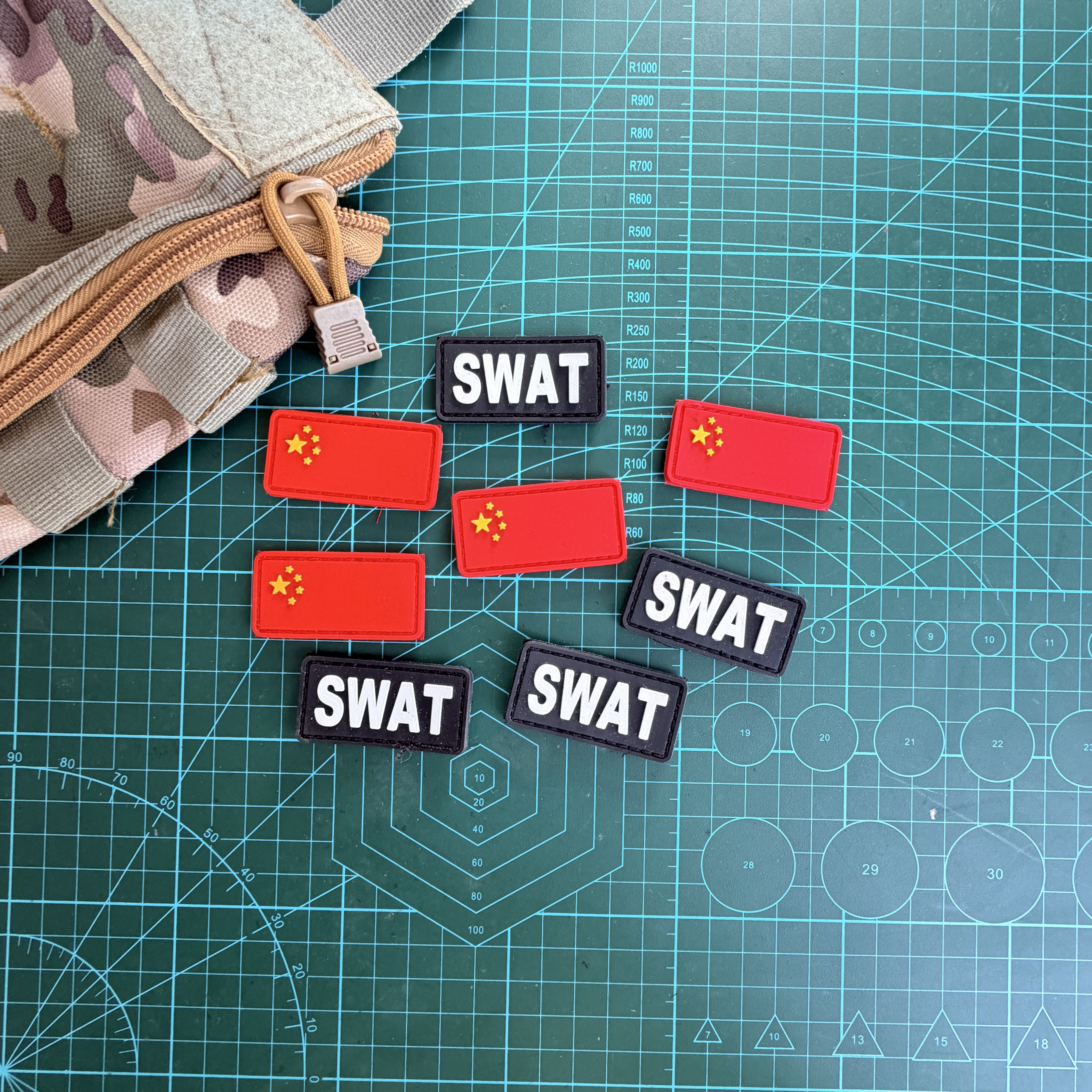 pvc塑胶中国国旗SWAT士气章迷你魔术贴战术背包贴头盔贴胸章个性