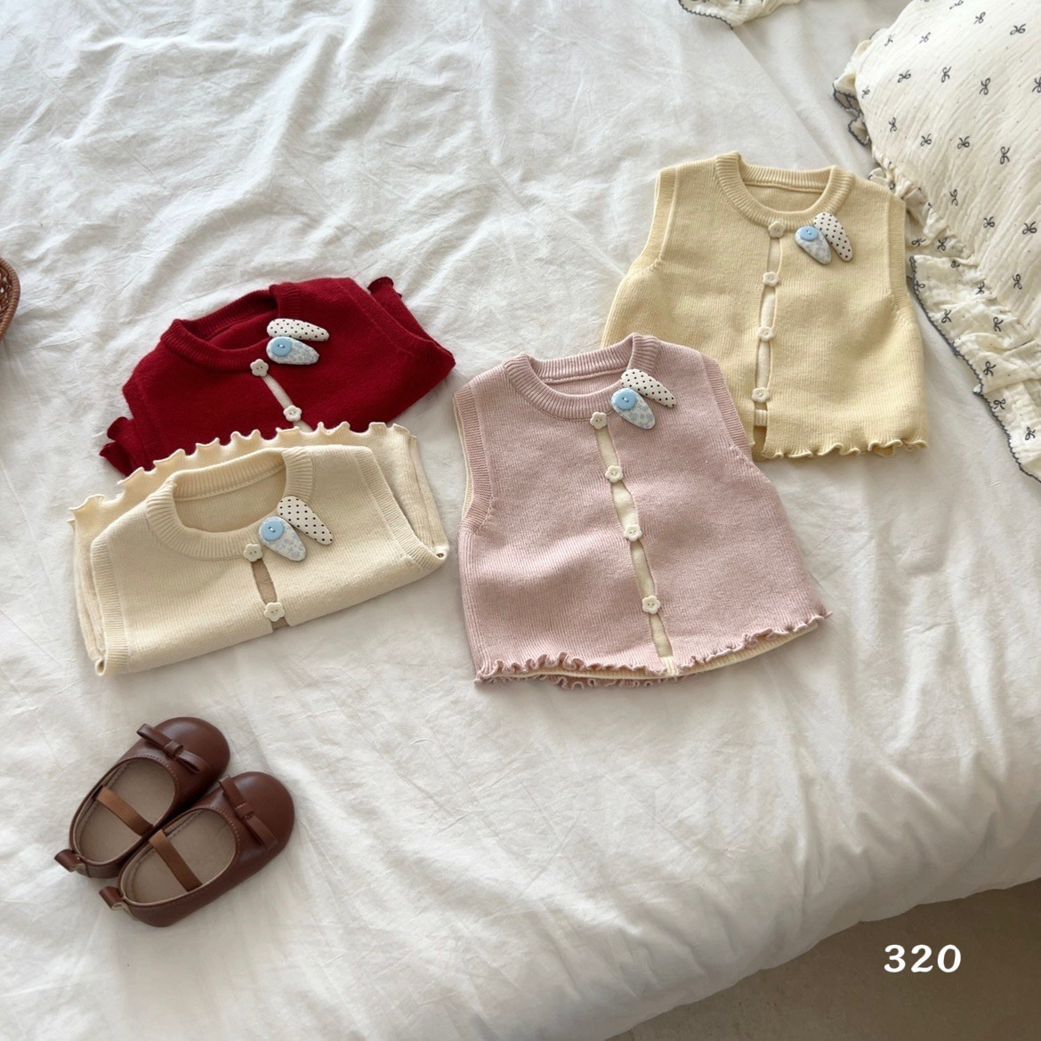 2026秋季新款女童毛衣背心纯色假两件发卡针织马甲外穿可爱洋气