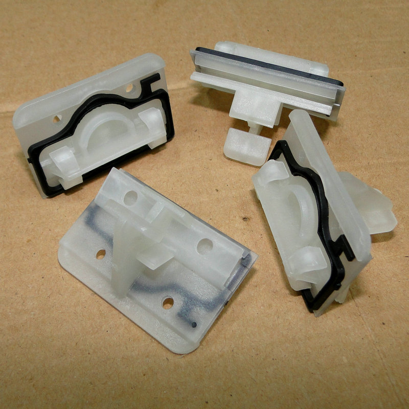 奔驰C级C180C260C200C280C300C200KC63侧裙防擦护板固定裙边卡扣