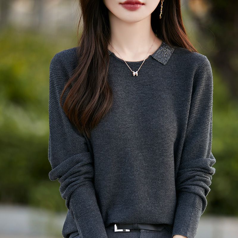 秋冬新款精纺羊毛衫女烫钻翻领时尚宽松短款套头针织毛衣打底上衣