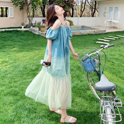 晕染渐变蓝色一字领露肩牛仔连衣裙女夏法式网纱拼接度假吊带长裙