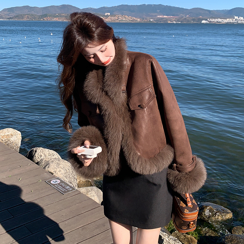 美拉德羽绒服女冬季2025新款气质轻奢高级感拼接毛绒皮毛一体外套