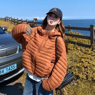 焦糖色连帽短款羽绒服女冬新款高级感巨好看洋气轻薄90白鸭绒外套