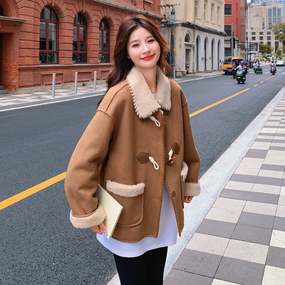 棕色羊羔毛外套女冬季2025新款美拉德复古宽松牛角扣皮毛一体上衣