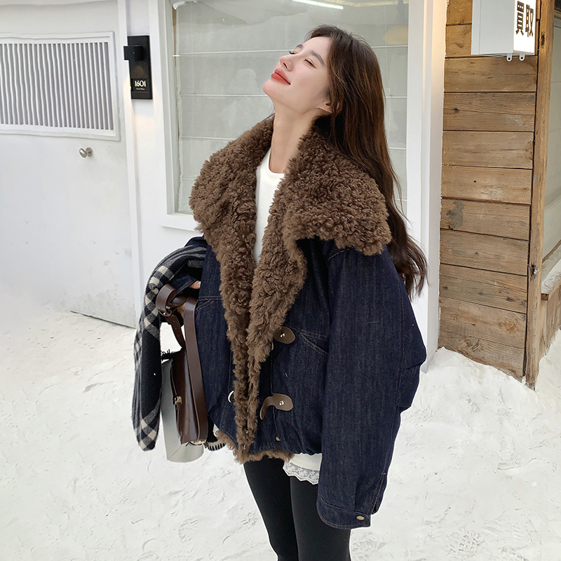 蓝色牛仔羽绒服女冬季2025新款慵懒风宽松休闲羊羔毛拼接加厚外套