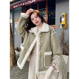 绿色小个子牛角扣羊羔毛外套女冬季2025新款厚实保暖皮毛一体棉服