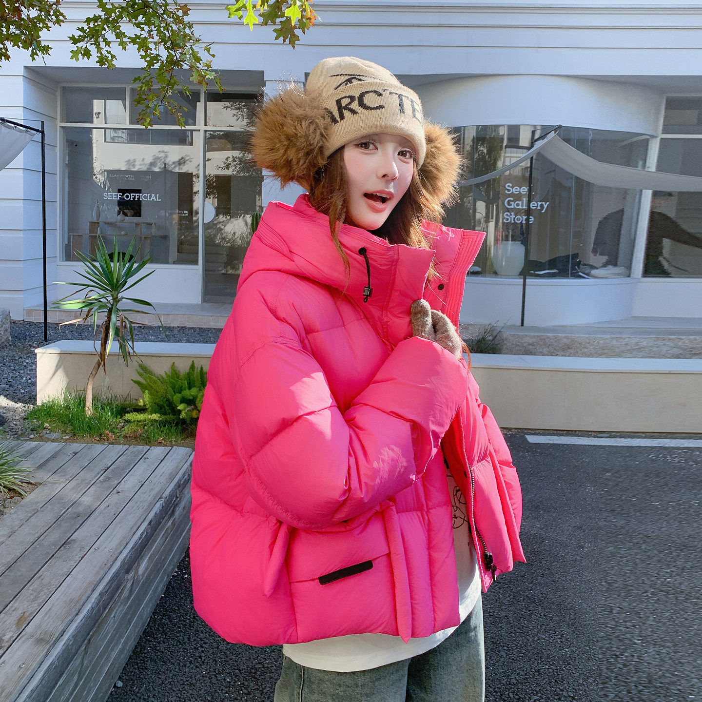 玫红色短款连帽超好看羽绒服女2025冬小个子减龄保暖90白鸭绒外套