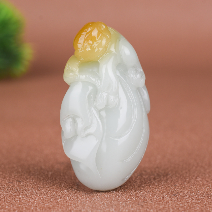 天然新疆和田玉玉猴吊坠和田糖玉挂件生肖猴玉项链玉坠寿桃项链