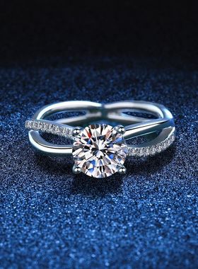 S925银镀18K金PT950铂金镶D色莫桑石四爪交叉镂空戒指一克拉戒指