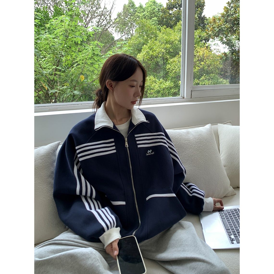 藏青色