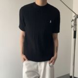 黑色