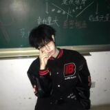 黑色