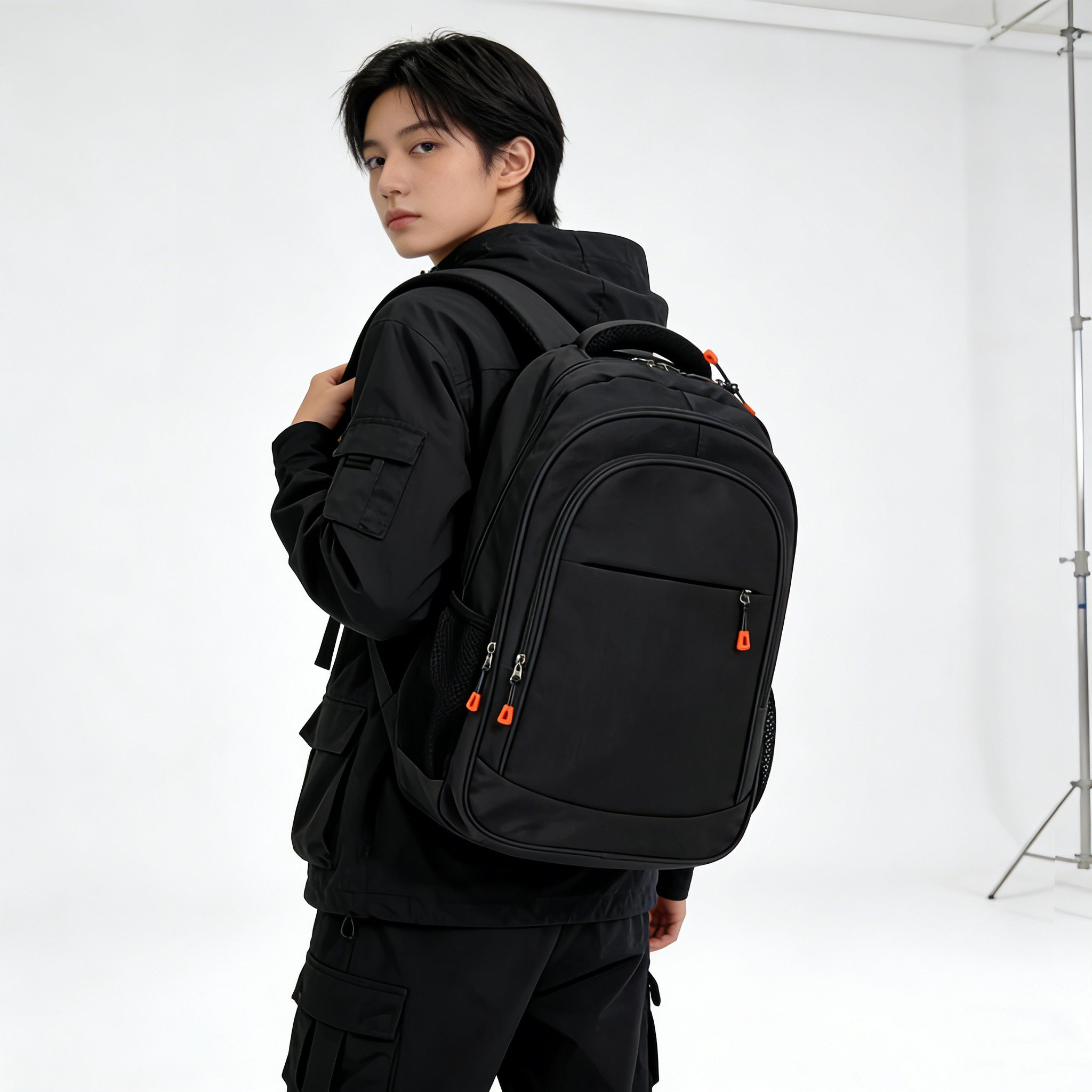 双肩包男士商务通勤出差大容量电脑包短途旅行轻便背包男款书包