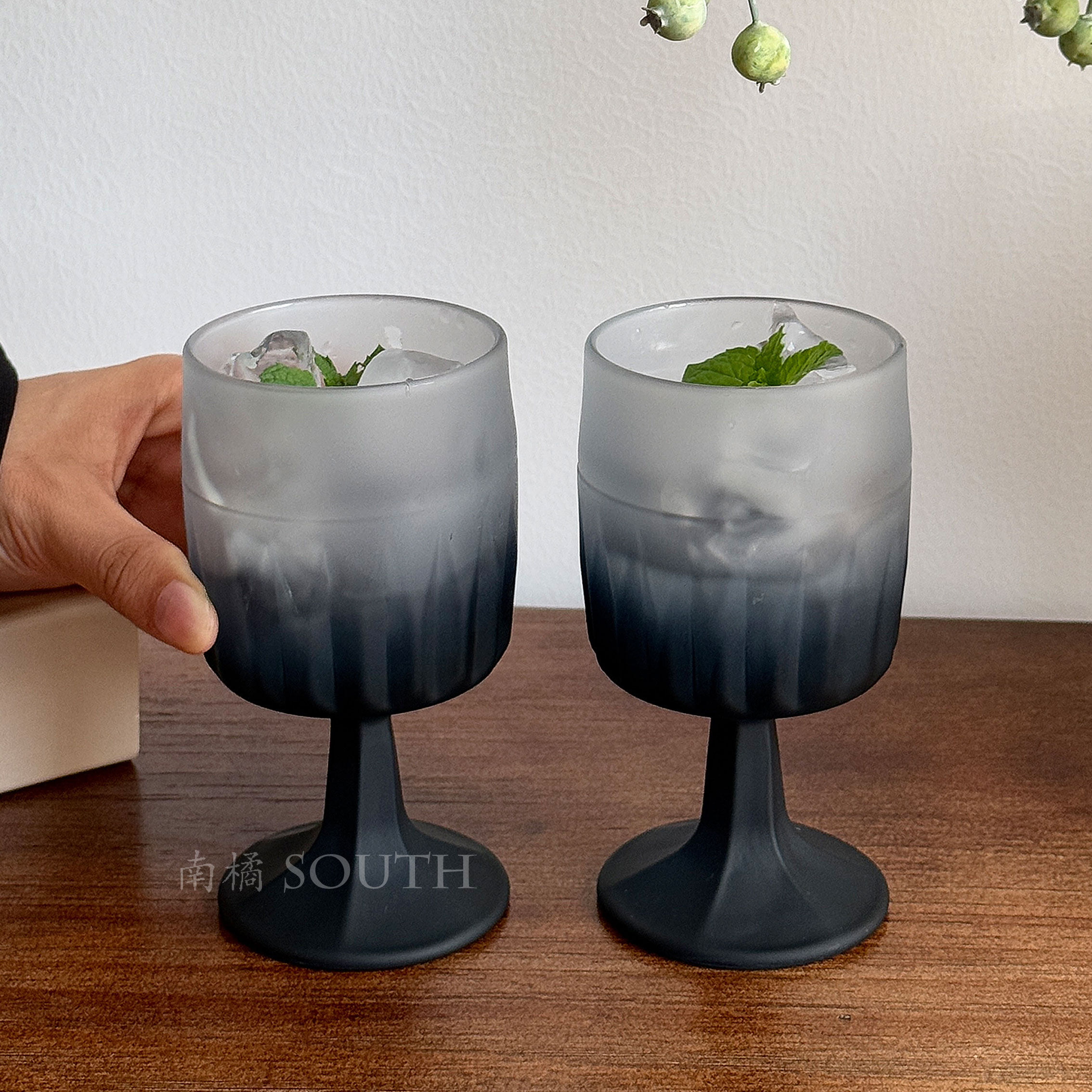 小众复古磨砂渐变黑百褶威士忌杯子高脚玻璃葡萄酒杯甜酒杯饮料杯