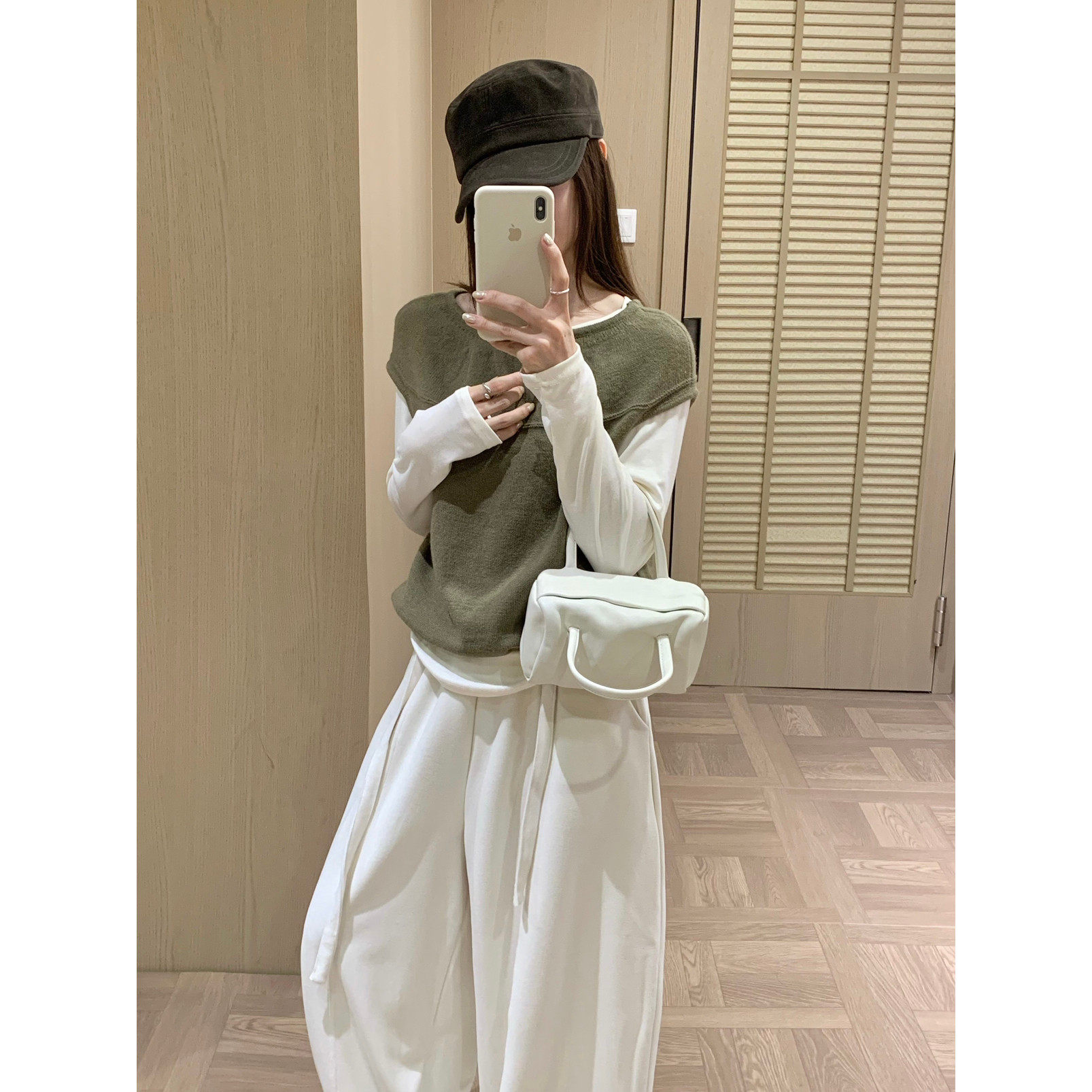 十三行韩系笑脸圆领套头短