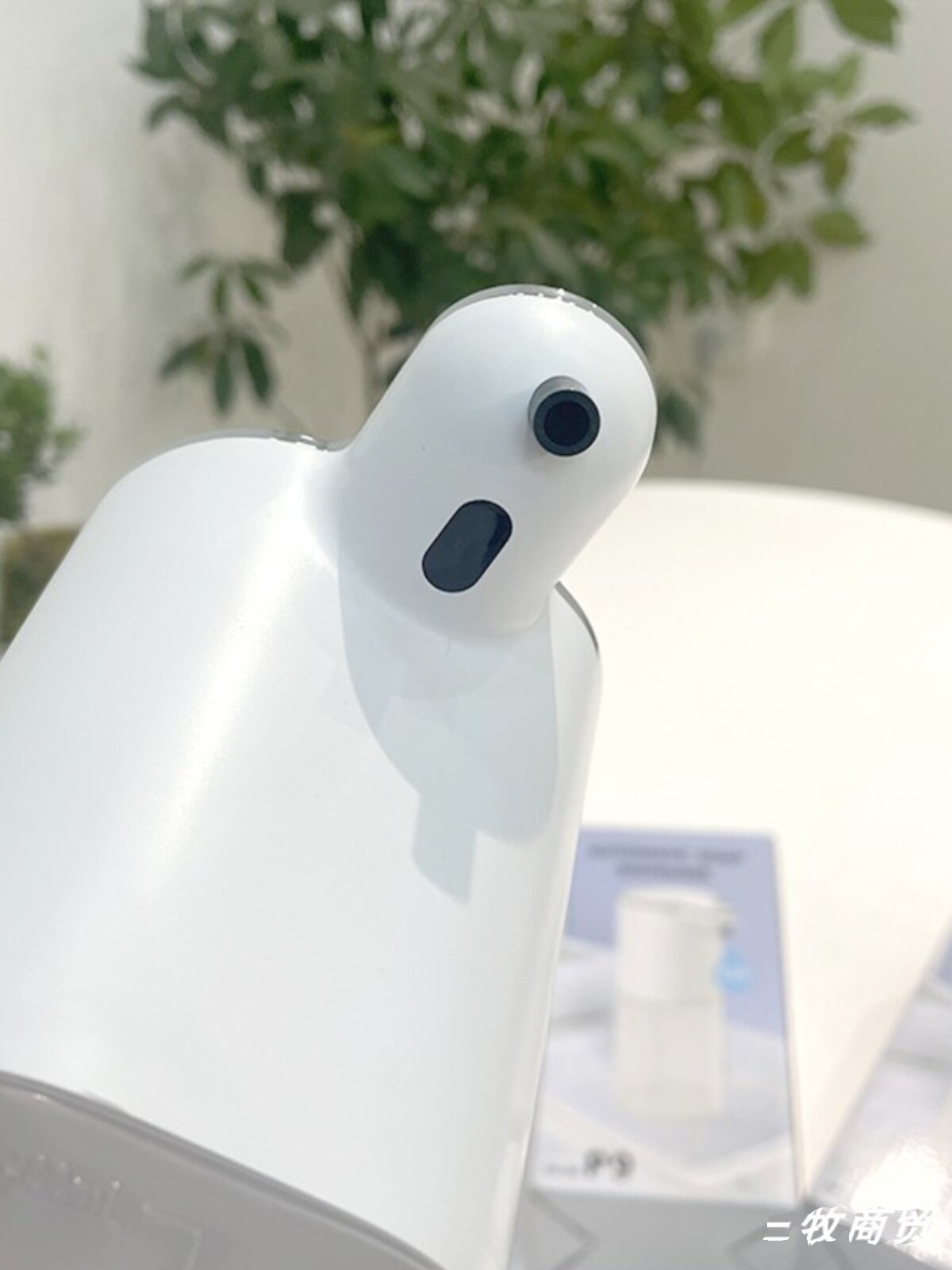 유럽과 미국의 공장 채널 제품 4단 조절 가능한 완전 자동 유도 폼 휴대폰 비누 디스펜서 알코올 소독