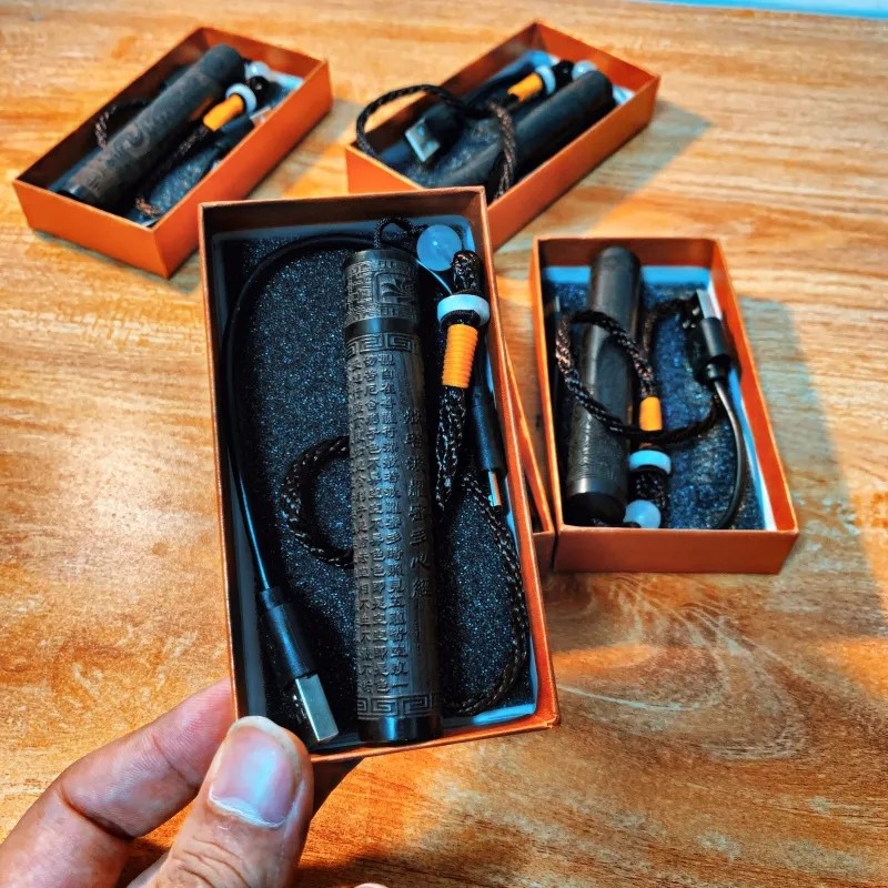 불자마자 불이 들어옵니다  화재 원본 발췌  흑단 방풍 USB 충전식 개인화 창의적 부는 라이터