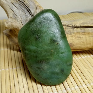 碧玉籽料牌子 阳绿苹果绿挂件把件 天然新疆和田玉籽料原石