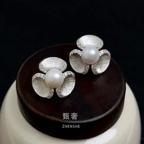 甄奢高级感时尚三叶草珍珠耳钉