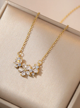 时尚设计锆石花朵项链轻奢小众新款设计感吊坠气质钛钢锁骨链饰品
