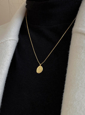 英文字母吊坠时尚气质项链女新款ins简约小众设计感锁骨链潮