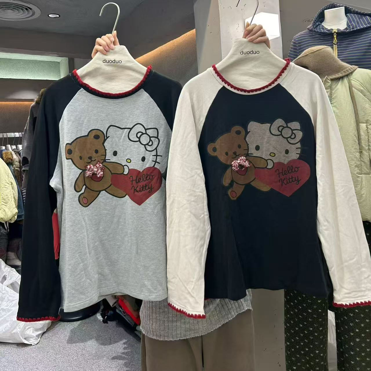 2025冬季新款DUODUO百搭休闲卡通KT猫咪花边拼色T恤宽松上衣女
