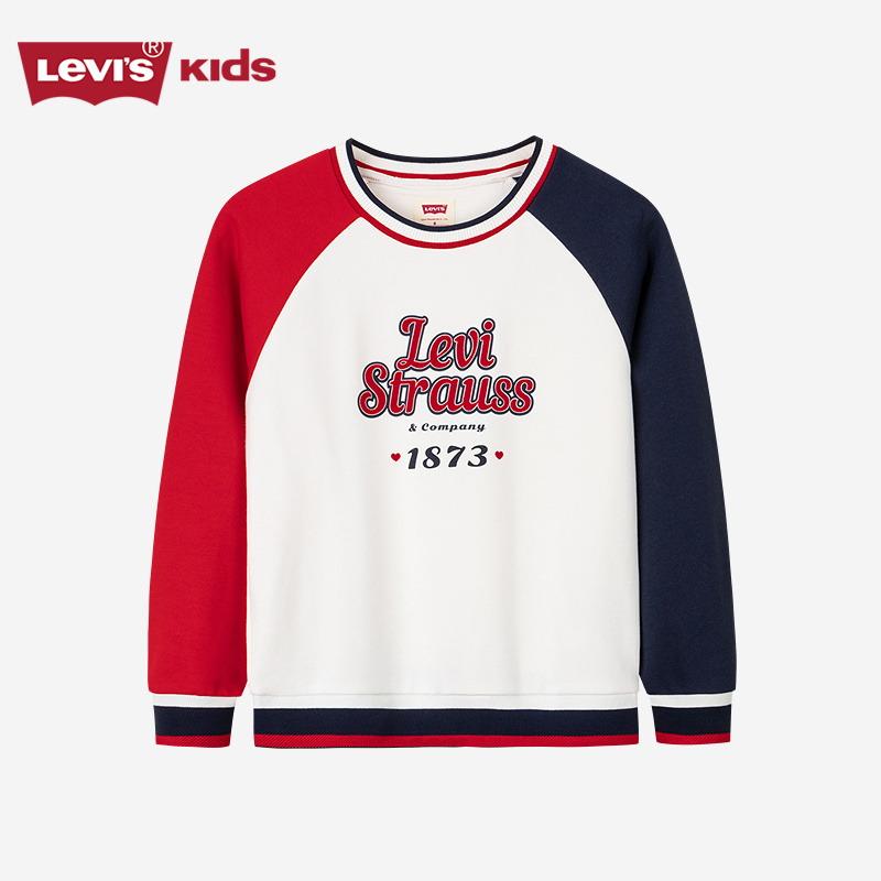 不对称的撞色插肩袖设计，版型新颖吸睛