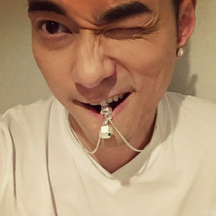 欧美经典潮款李晨同款健身运动举重哑铃吊坠男士女生情侣毛衣项链