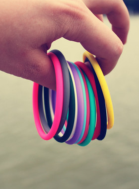 权志龙佩戴糖果色硅胶手环gd同款