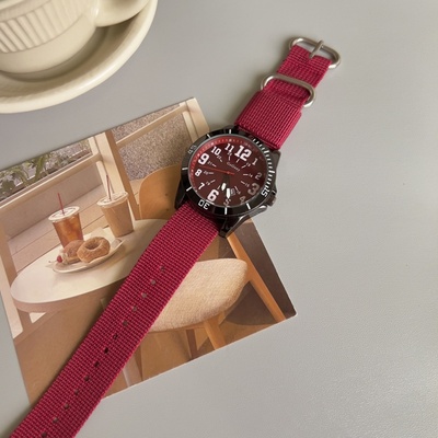 小众手表女学生简约时尚大表盘高颜值安可拉红帆布带日历2024新款
