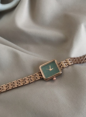 高级感小香风手链手表女ins小众设计简约时尚小表盘绿表复古港风