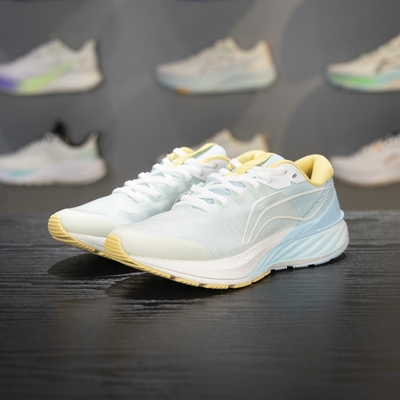 李宁女子减震跑鞋休闲百搭